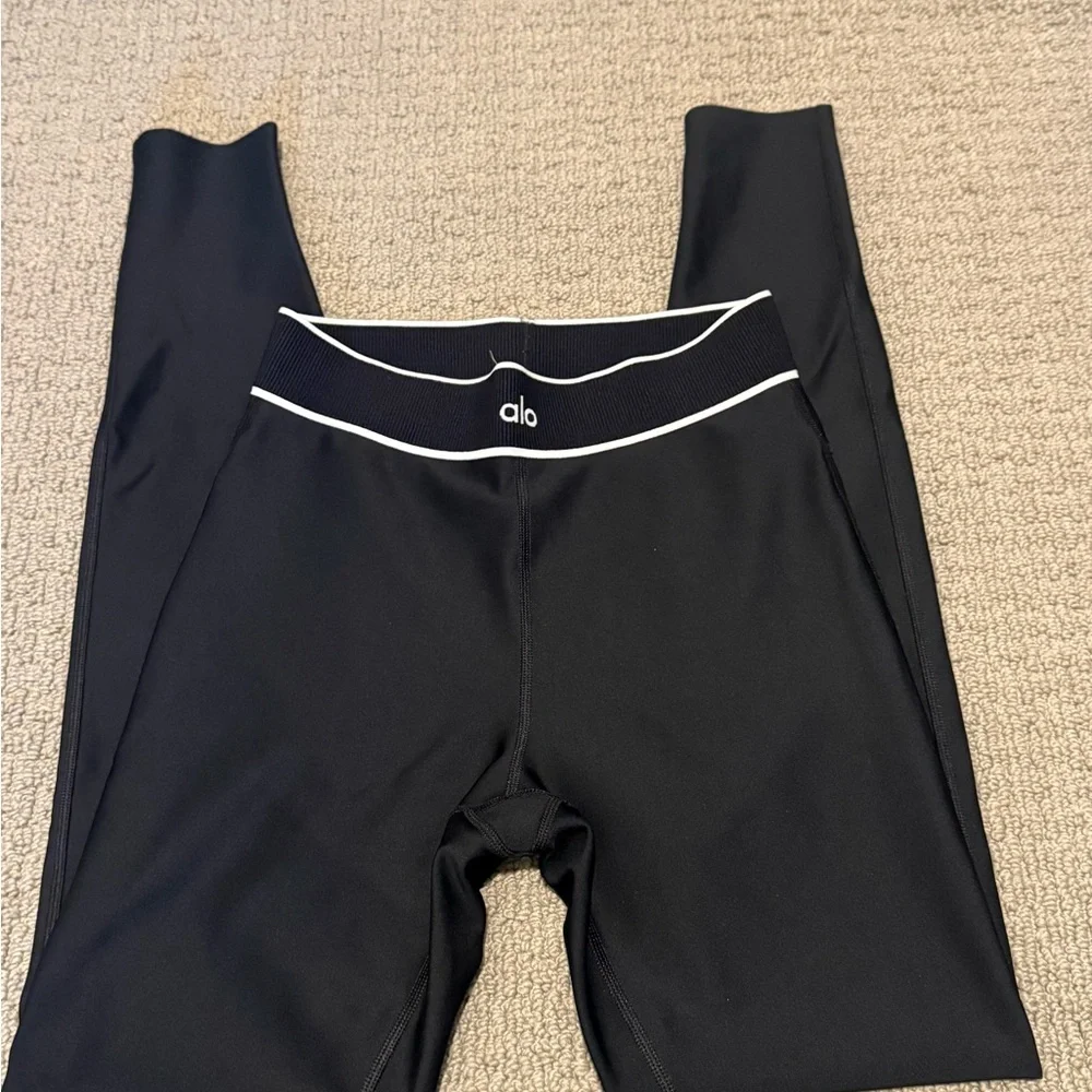 ALO Yoga Leggings in Black with White Trim